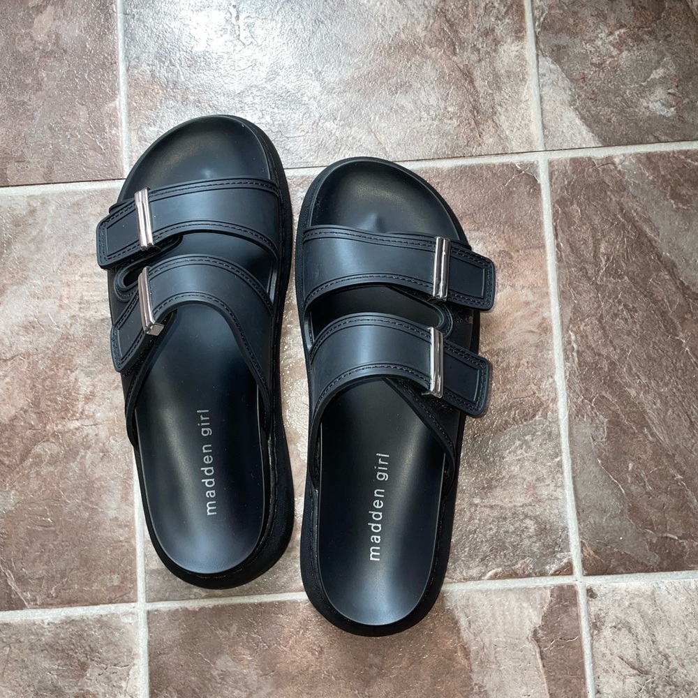 MADDEN GIRL WOMENS KINGSLEY SLIDE SANDAL - BLACK 7